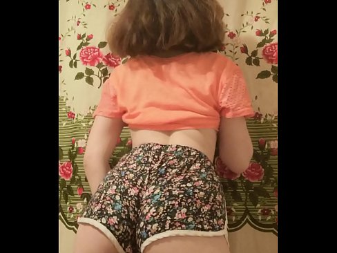 ❤️ Sexy ung babe tar av seg shortsen på kamera Analvideo på porno no.porno24-7.ru