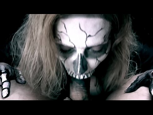 ❤️ Demon jente suger kuk med sin svarte munn og svelger cum. Analvideo på porno no.porno24-7.ru