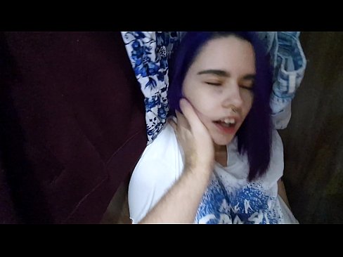 ❤️ Fant min søster i skapet og hjalp henne med å komme Analvideo på porno no.porno24-7.ru
